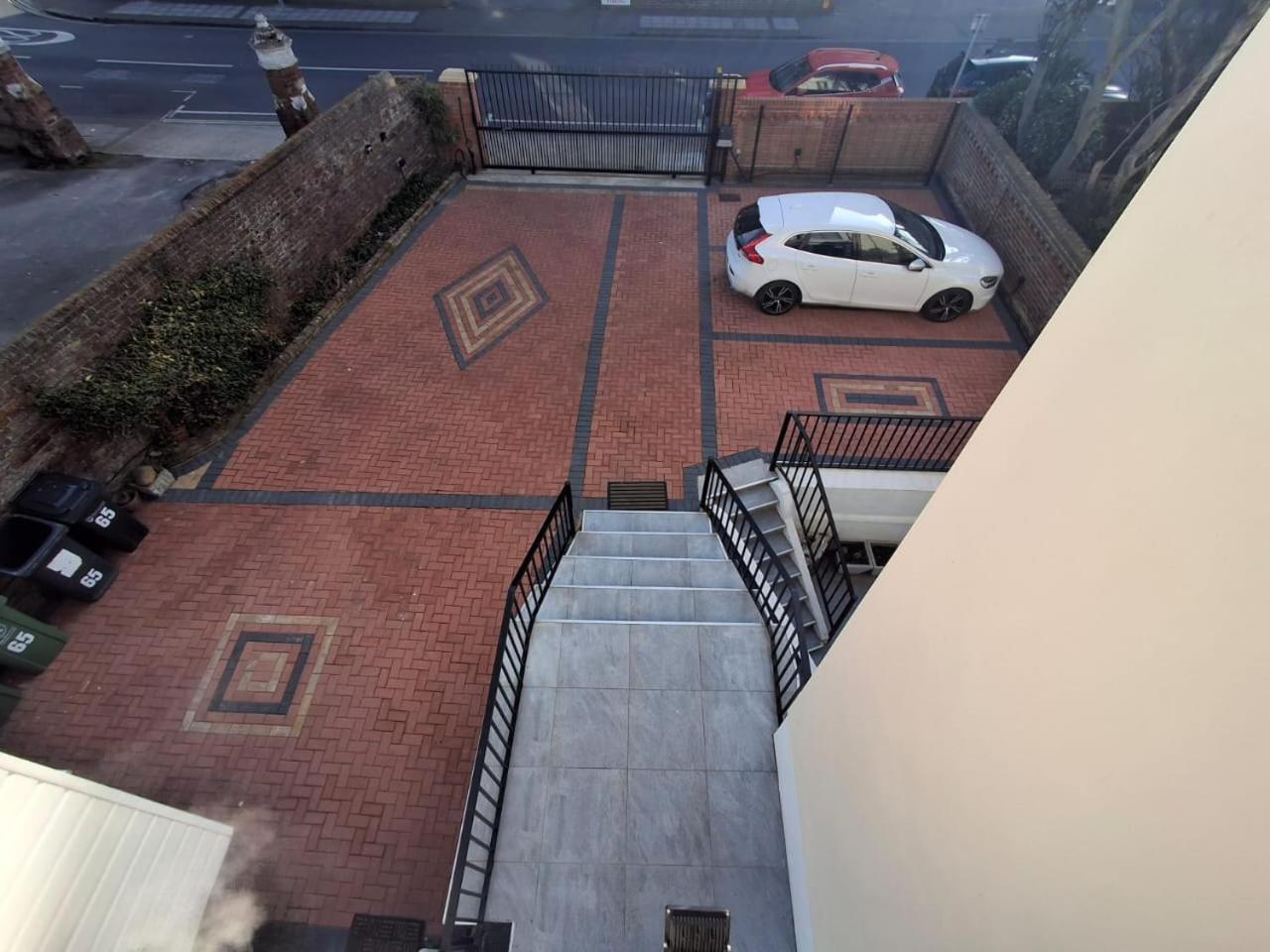 Inn By The Sea, Portsmouth - En Suite Rooms With Or Without Sea View, Onsite Ev 22Kw Портсмът Екстериор снимка