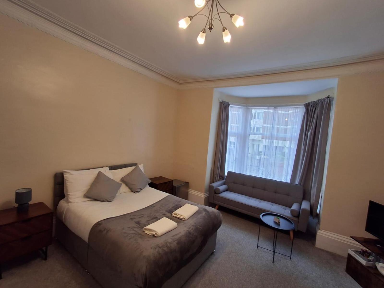 Inn By The Sea, Portsmouth - En Suite Rooms With Or Without Sea View, Onsite Ev 22Kw Портсмът Екстериор снимка