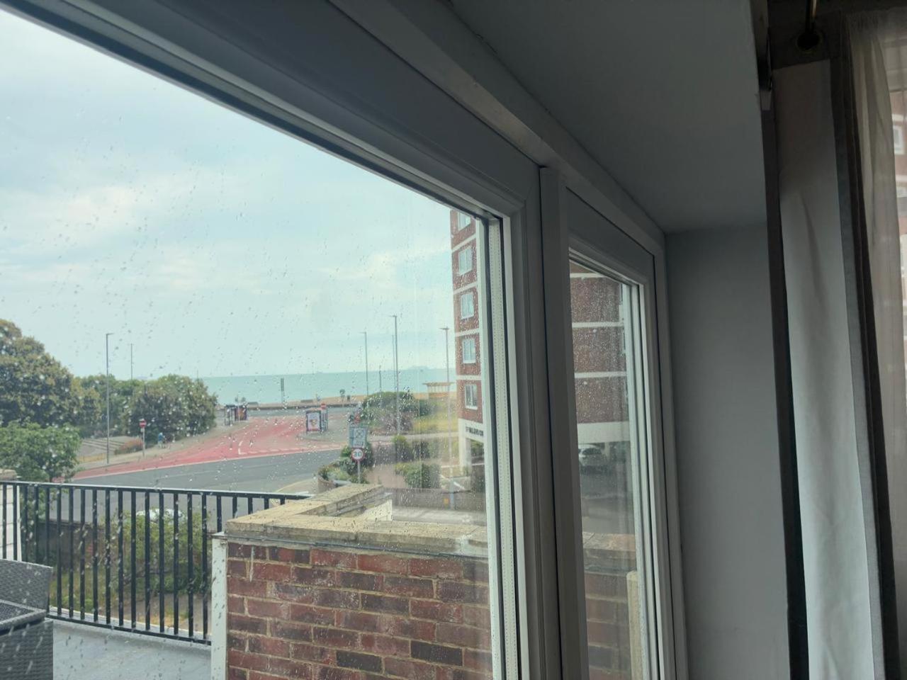 Inn By The Sea, Portsmouth - En Suite Rooms With Or Without Sea View, Onsite Ev 22Kw Портсмът Екстериор снимка