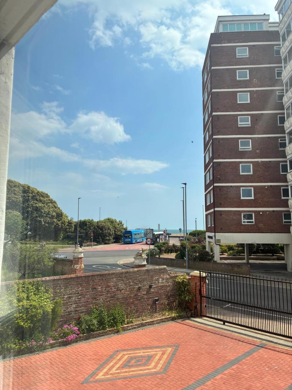 Inn By The Sea, Portsmouth - En Suite Rooms With Or Without Sea View, Onsite Ev 22Kw Портсмът Екстериор снимка