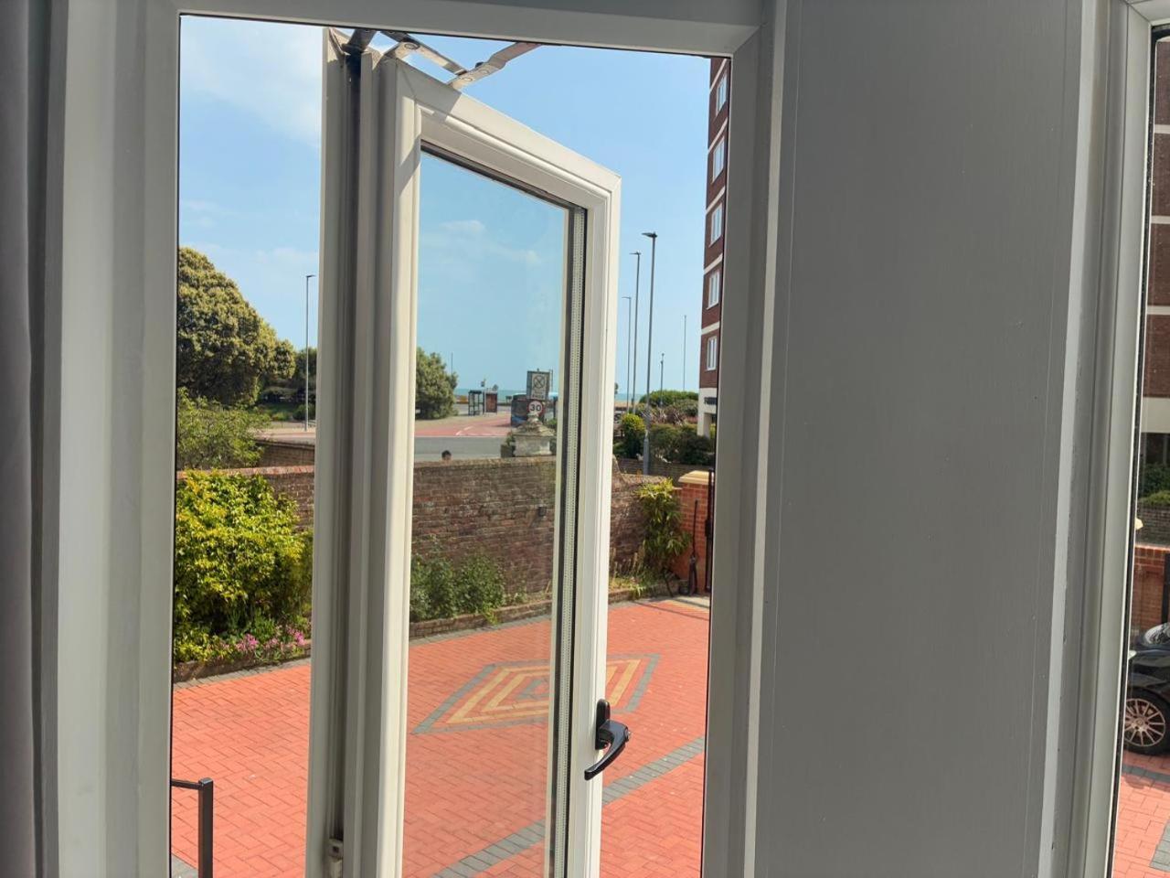 Inn By The Sea, Portsmouth - En Suite Rooms With Or Without Sea View, Onsite Ev 22Kw Портсмът Екстериор снимка