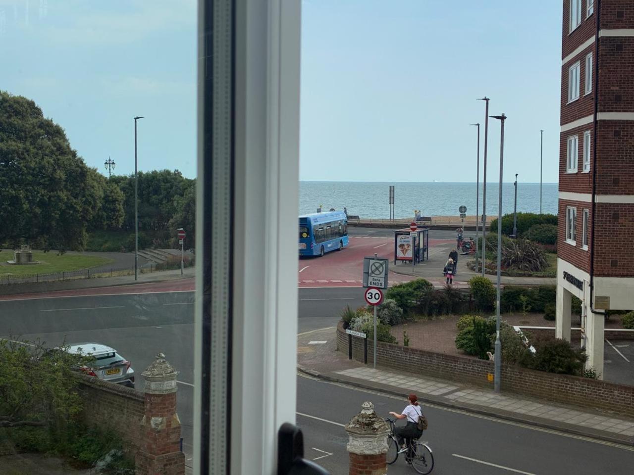 Inn By The Sea, Portsmouth - En Suite Rooms With Or Without Sea View, Onsite Ev 22Kw Портсмът Екстериор снимка