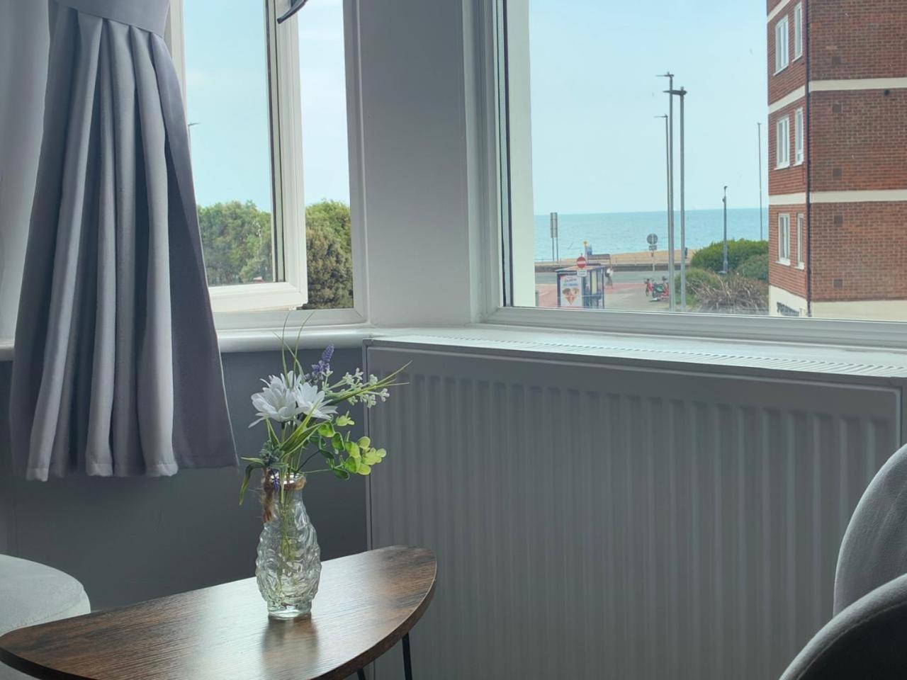 Inn By The Sea, Portsmouth - En Suite Rooms With Or Without Sea View, Onsite Ev 22Kw Портсмът Екстериор снимка
